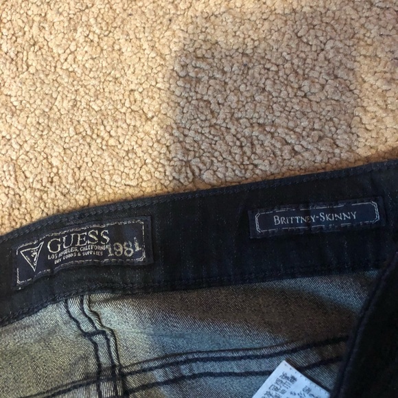 GUESS LOW RISE SKINNY JEANS - Picture 2 of 4